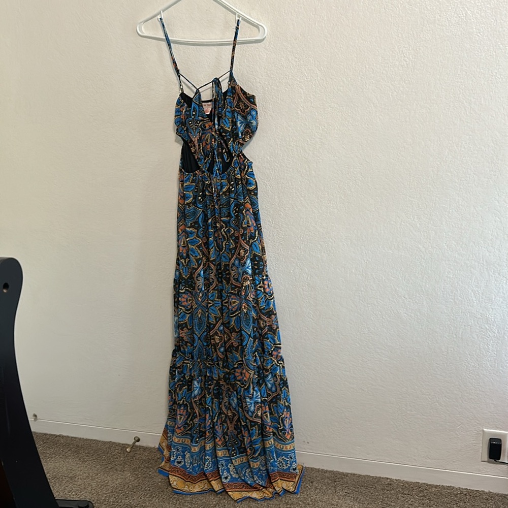 Beautiful, flying tomato cut out dress size large